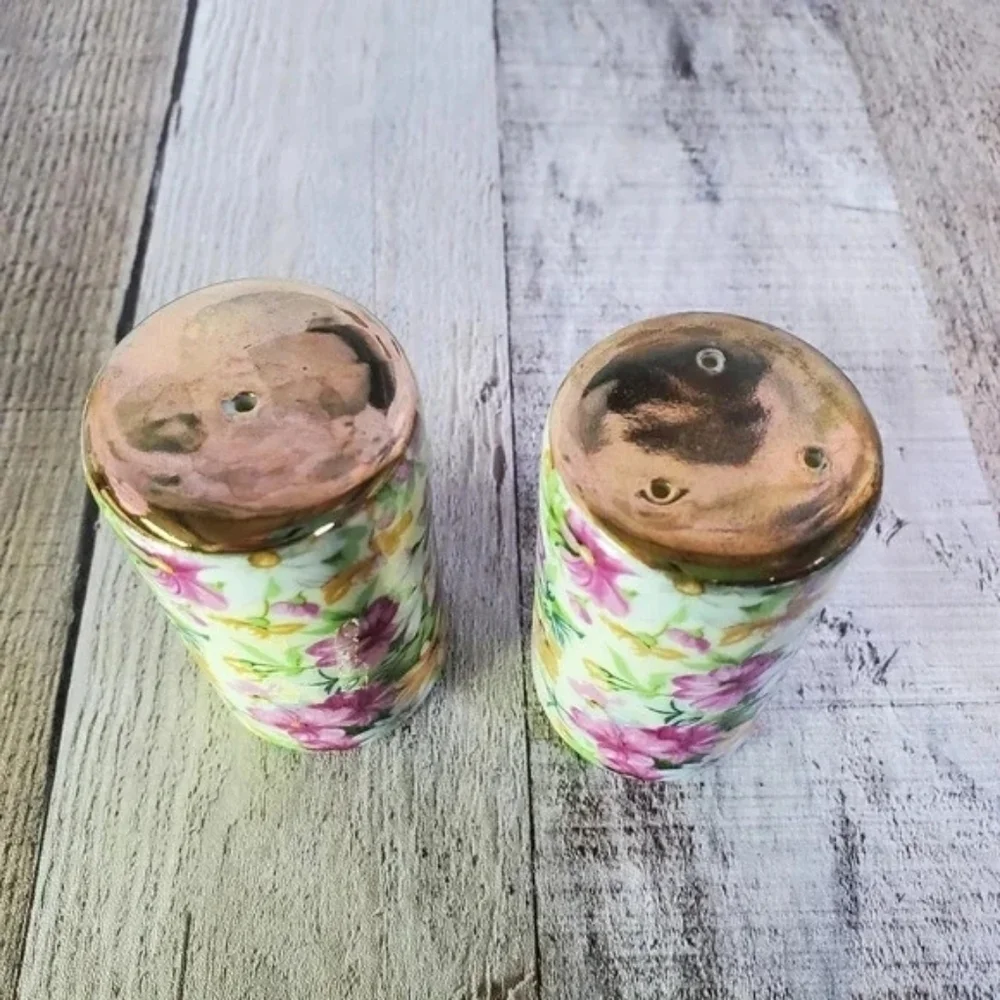 VINTAGE | Floral Bronze Topped Salt & Pepper Shakers - Picture 3 of 8